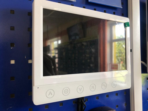 Комплект домофон с вызывной панелью KubVision 94717F+94201 Белый